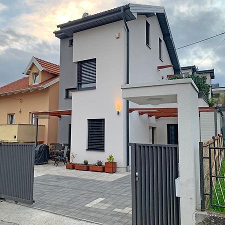 Apartment Maksimir Yard Zagreb Exterior photo